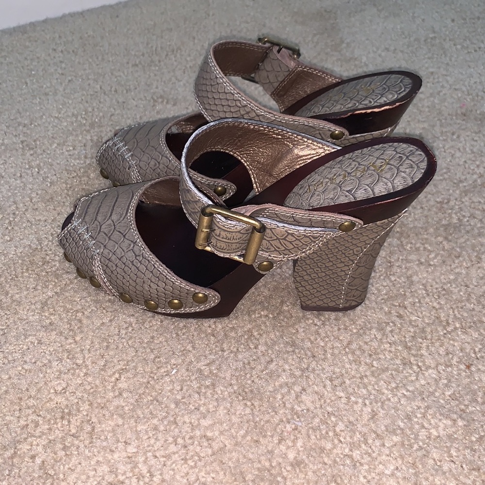 Peep Toe Clogs - Picture 2 of 5